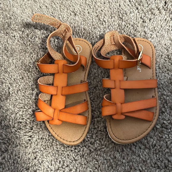 Cat and Jack brown 9c sandals - Picture 1 of 2